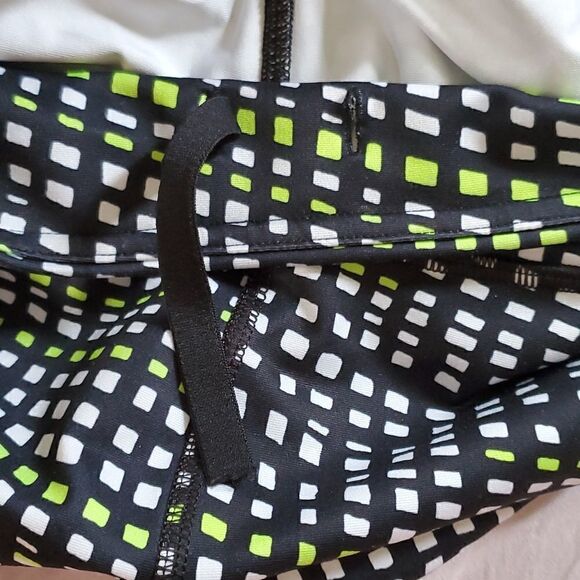 Under Armour Cropped Grid Leggings - Picture 8 of 8